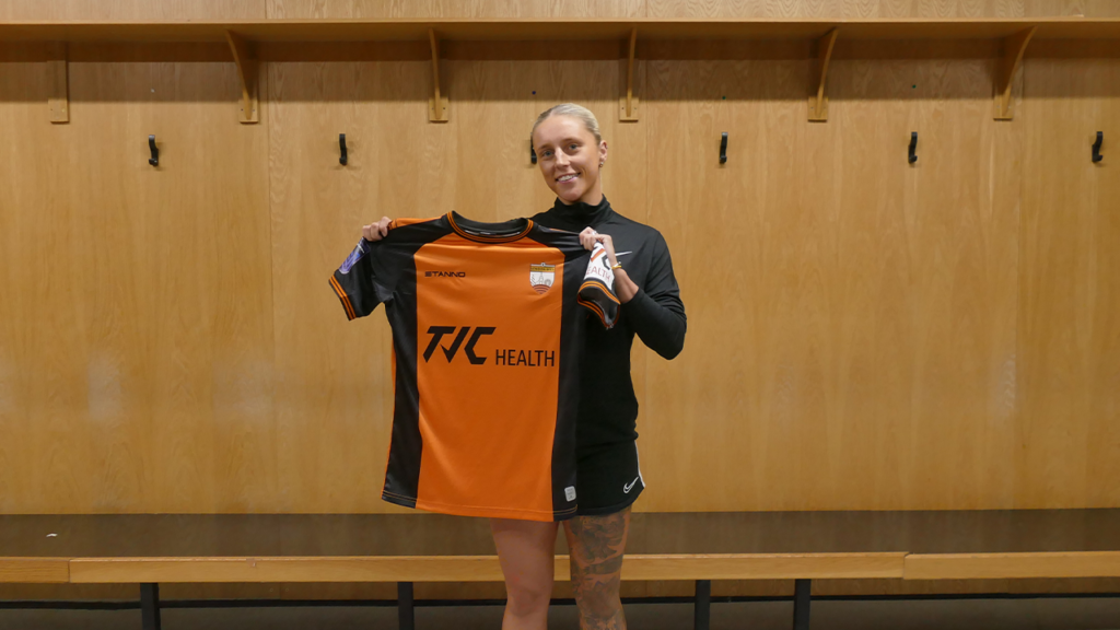BRIONNE FOWLE JOINS THE BEES