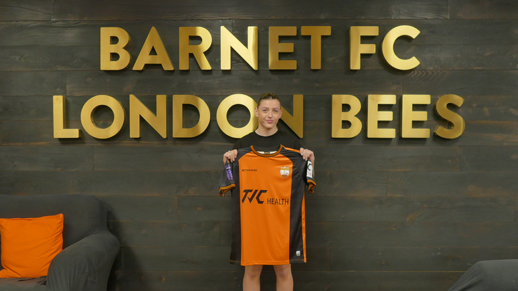 LAYLA KENLY JOINS THE BEES
