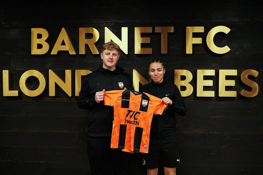 RENAI BENNETT JOINS THE BEES