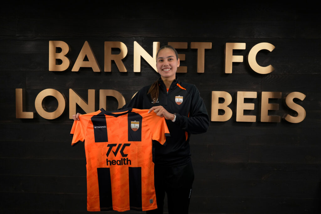 ARIA HEIL SIGNS NEW CONTRACT WITH THE BEES