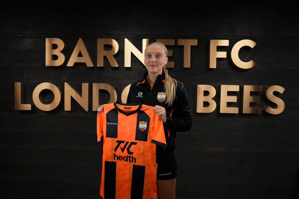 CHEYENNE FLYNN SIGNS NEW CONTRACT WITH THE BEES