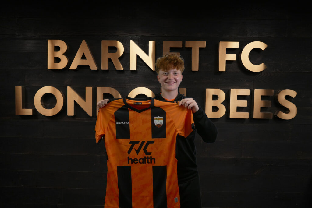 EMMA ROBERTS SIGNS NEW CONTRACT WITH THE BEES