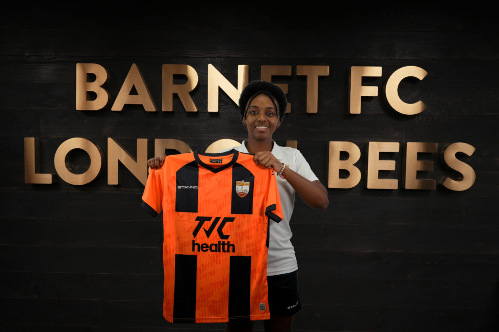 SANDRA MARTINS SIGNS NEW CONTRACT WITH THE BEES