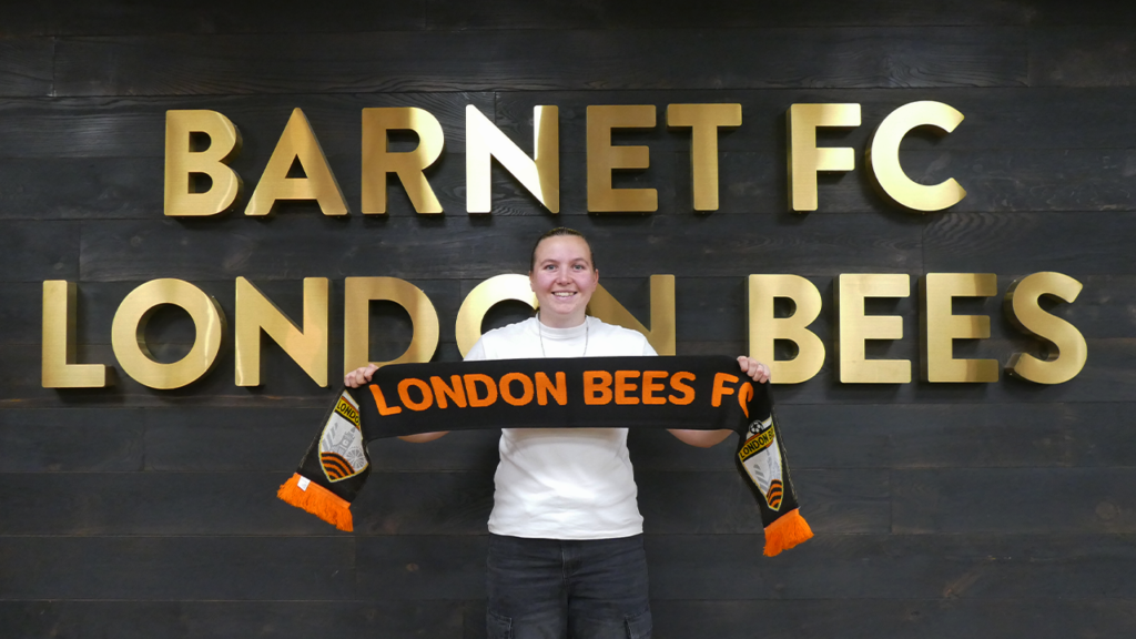 JAMIE-LEE HINDLE-BAMFORD JOINS THE BEES