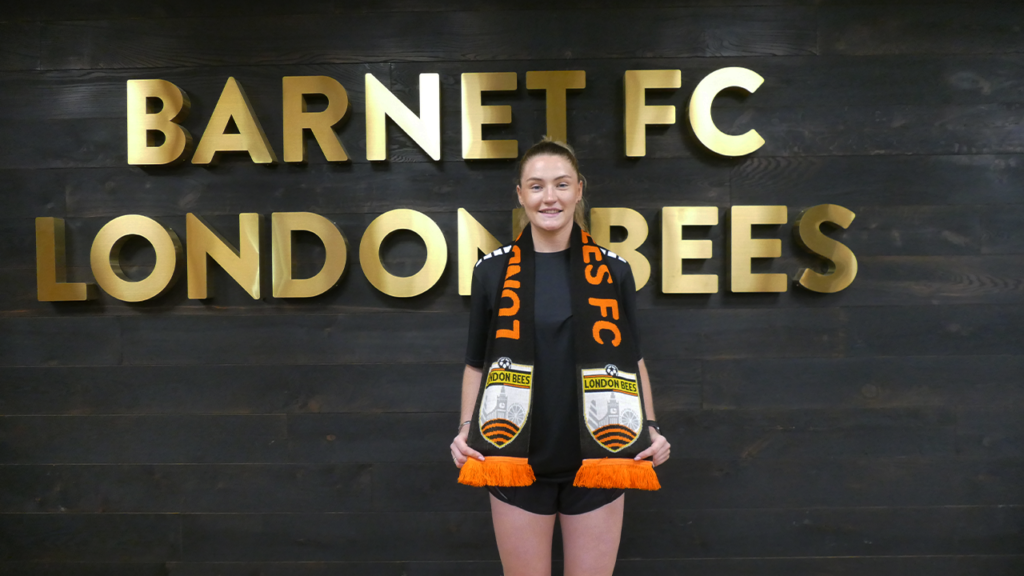 NIAMH CASHIN JOINS THE BEES